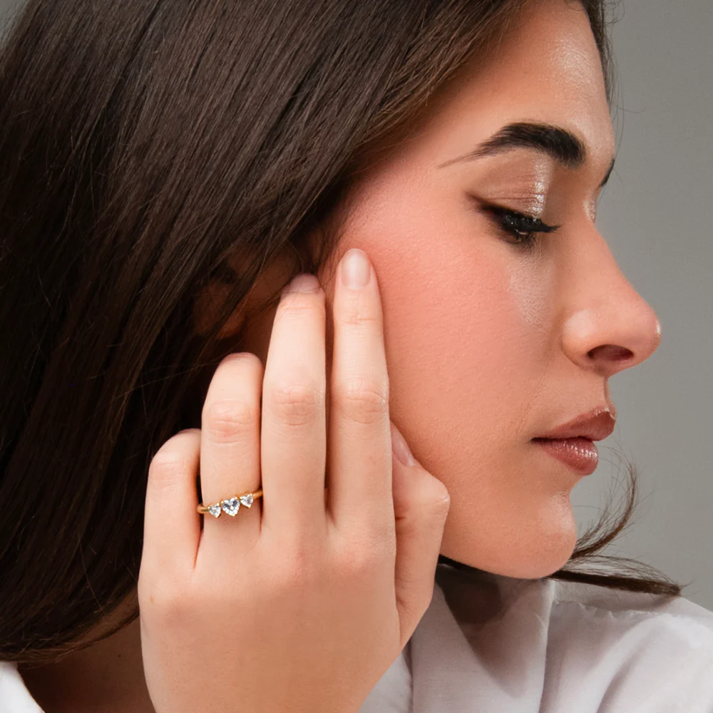 ANELLO DONNA IN ACCIAIO IP GOLD CON CUORI CON ZIRCONI BIANCHI - Image 3