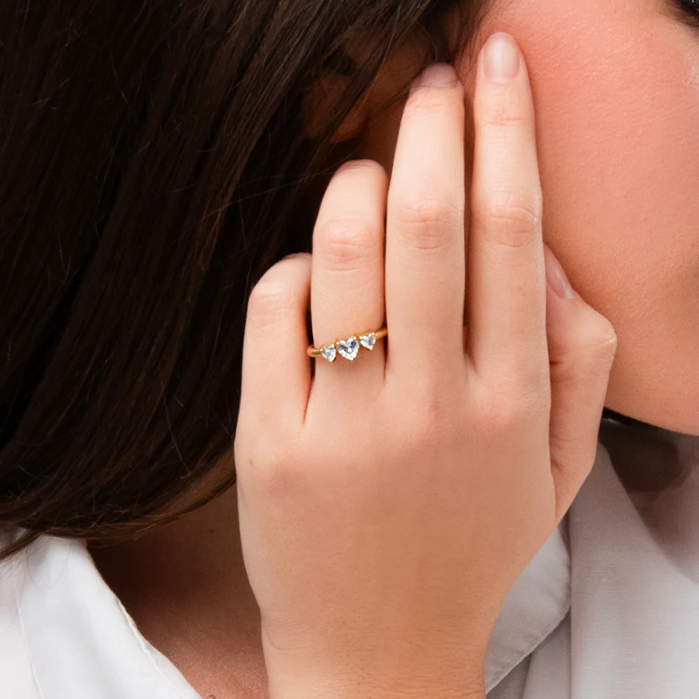 ANELLO DONNA IN ACCIAIO IP GOLD CON CUORI CON ZIRCONI BIANCHI - Image 2