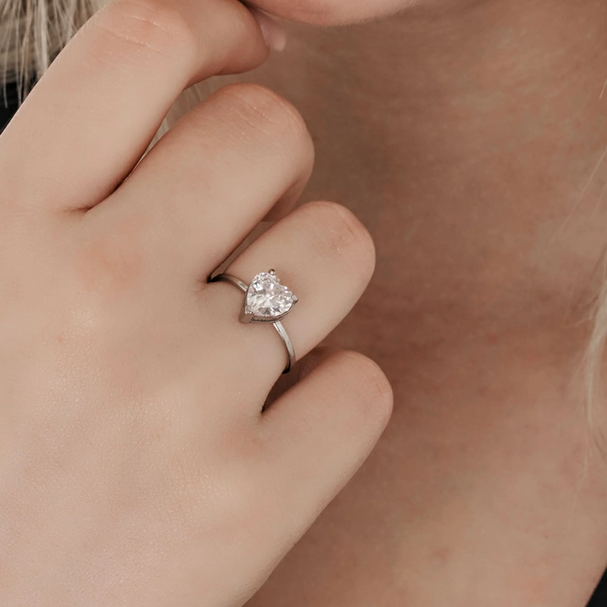 ANELLO DONNA IN ACCIAIO CON CRISTALLO BIANCO A FORMA DI CUORE - Image 2