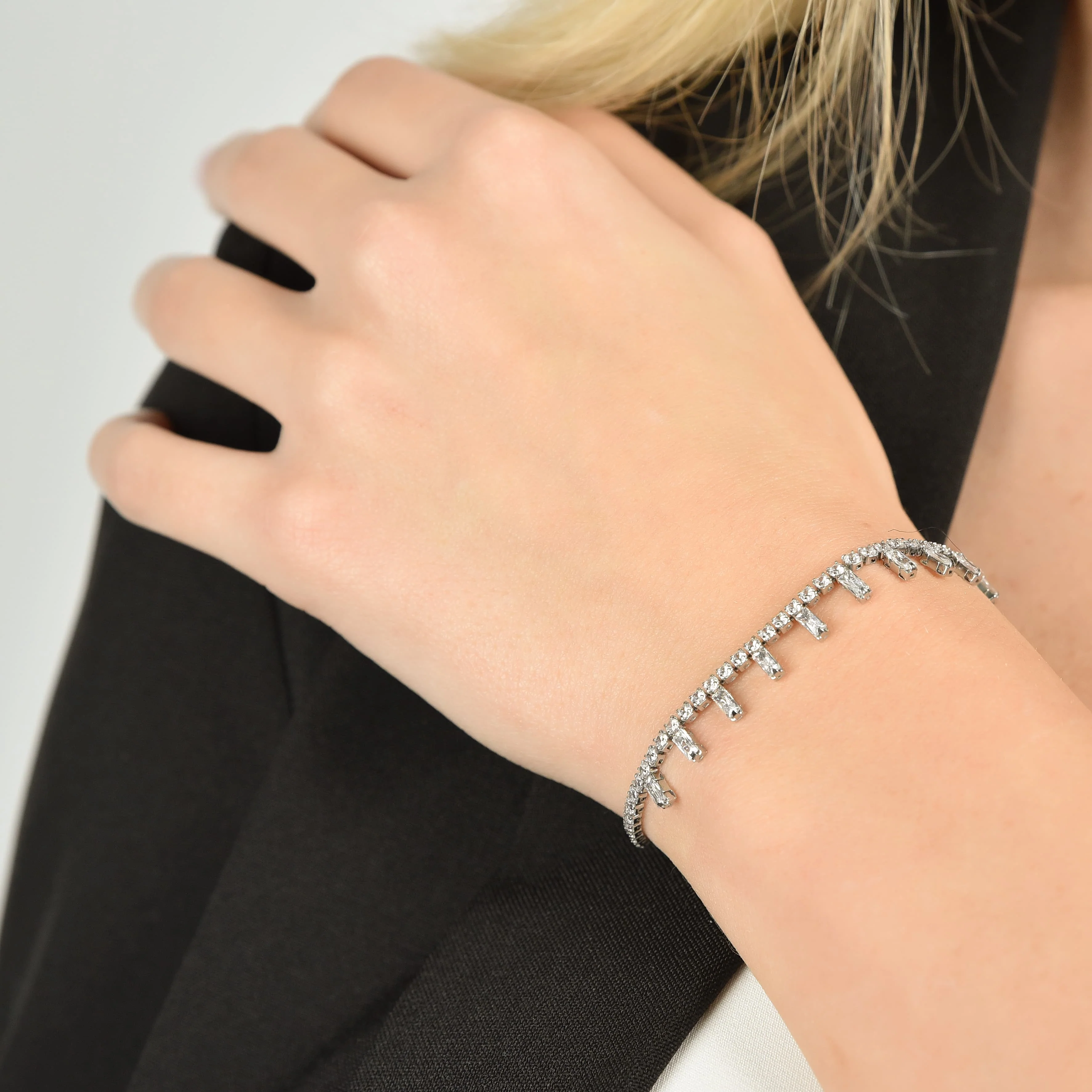 BRACCIALE DONNA IN ACCIAIO CON CRISTALLI BIANCHI - Image 2