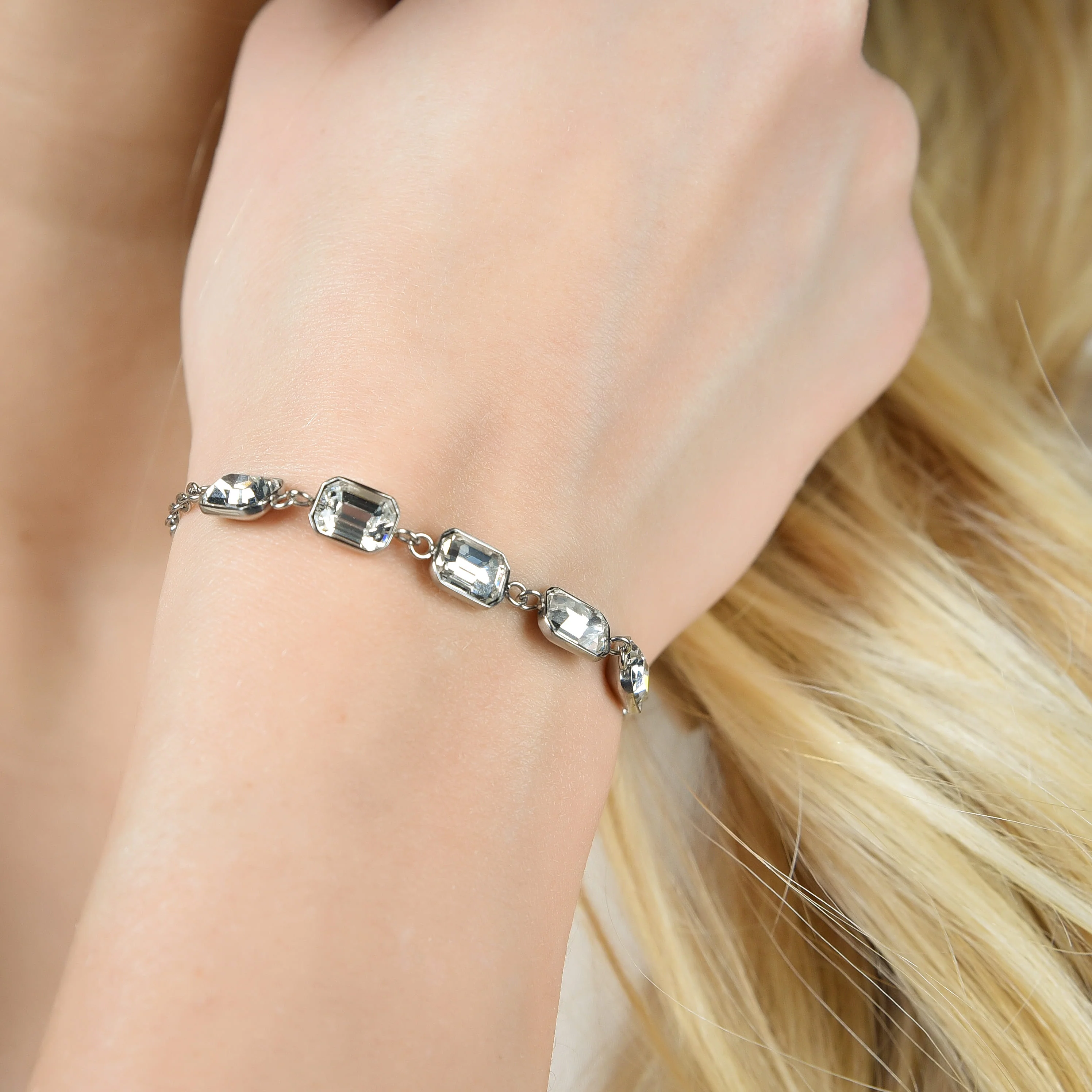 BRACCIALE DONNA IN ACCIAIO CON CRISTALLI BIANCHI - Image 2
