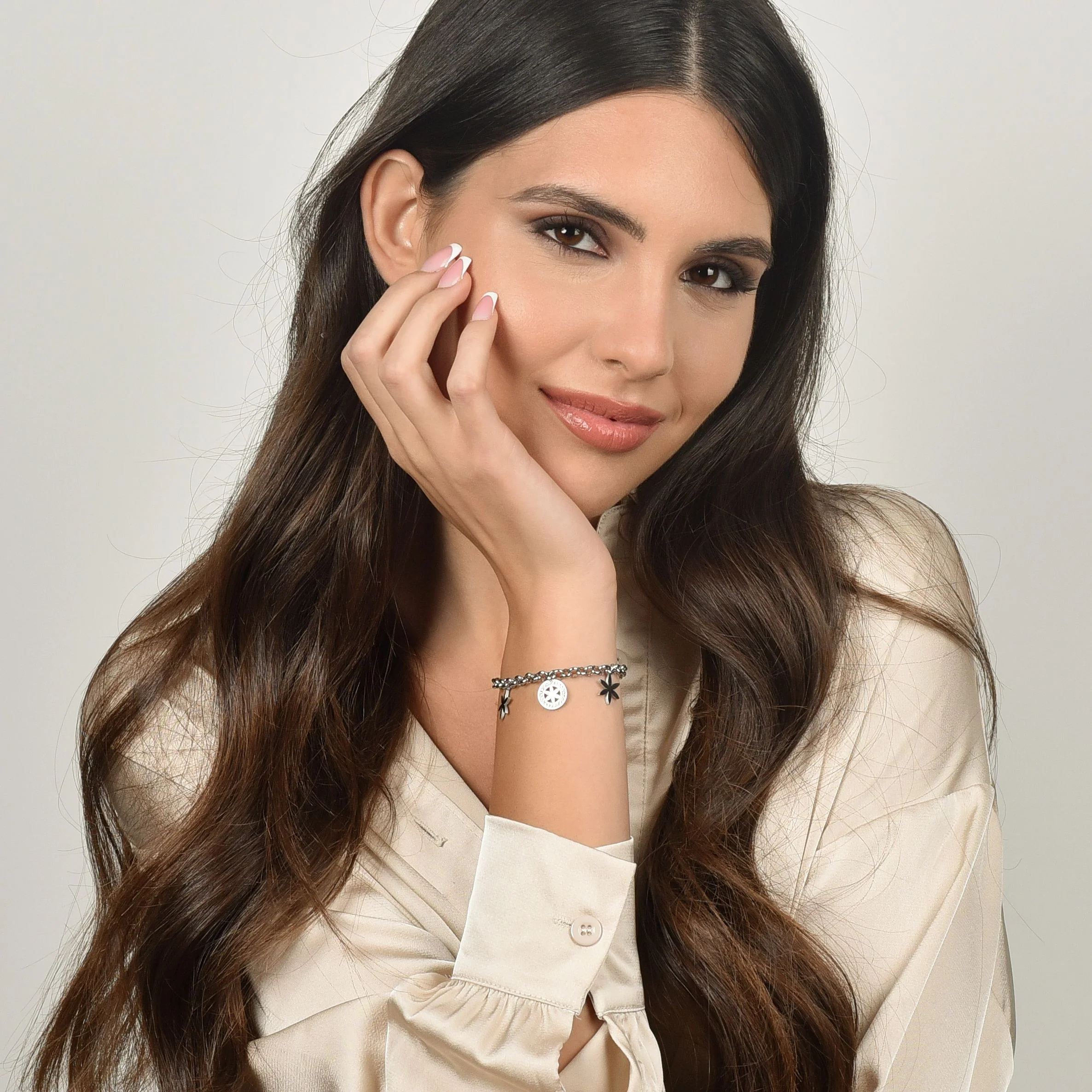 BRACCIALE DONNA IN ACCIAIO CON FIORE DELLA VITA E CRISTALLI BIANCHI - Image 3