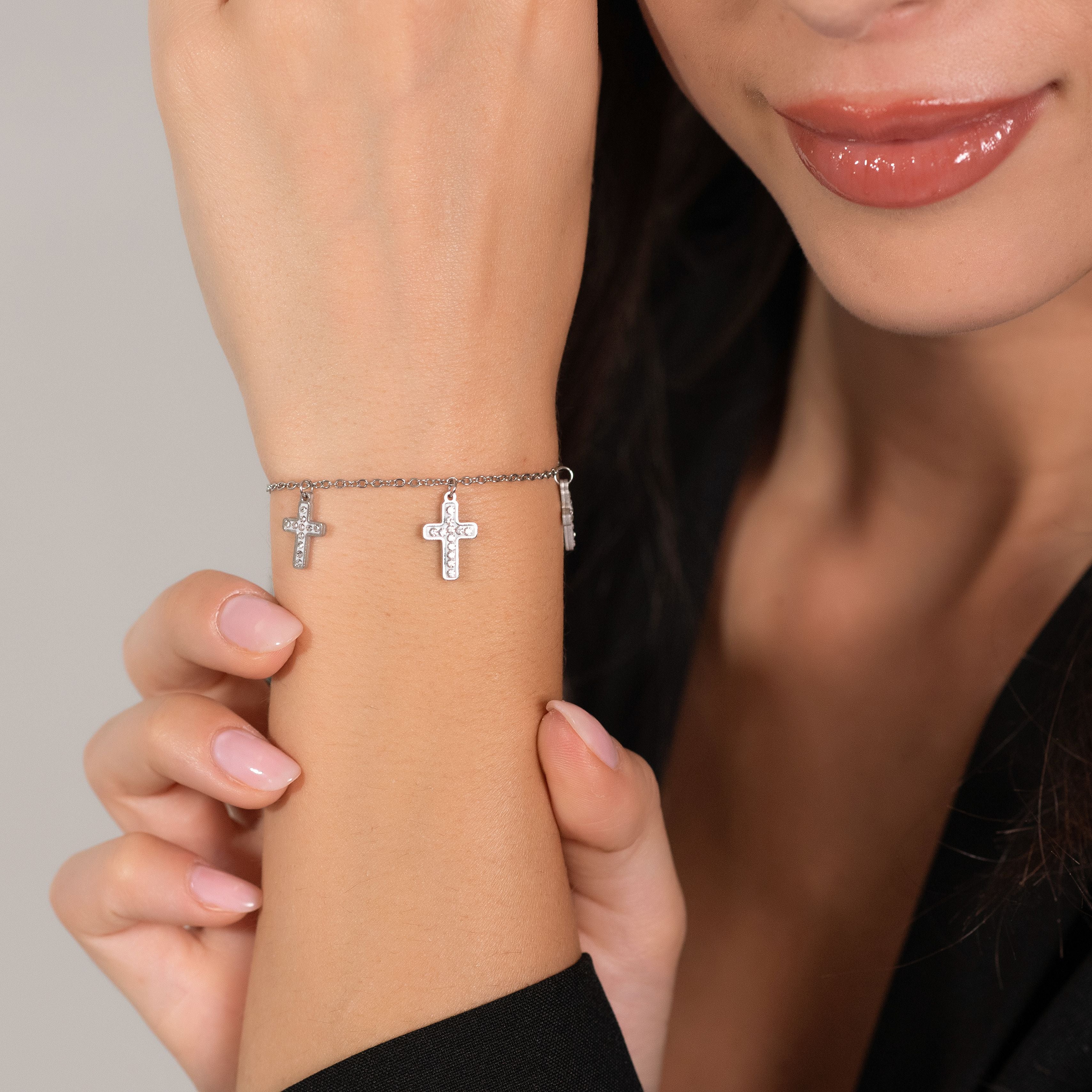 BRACCIALE DONNA IN ACCIAIO CROCI CON CRISTALLI BIANCHI - Image 2