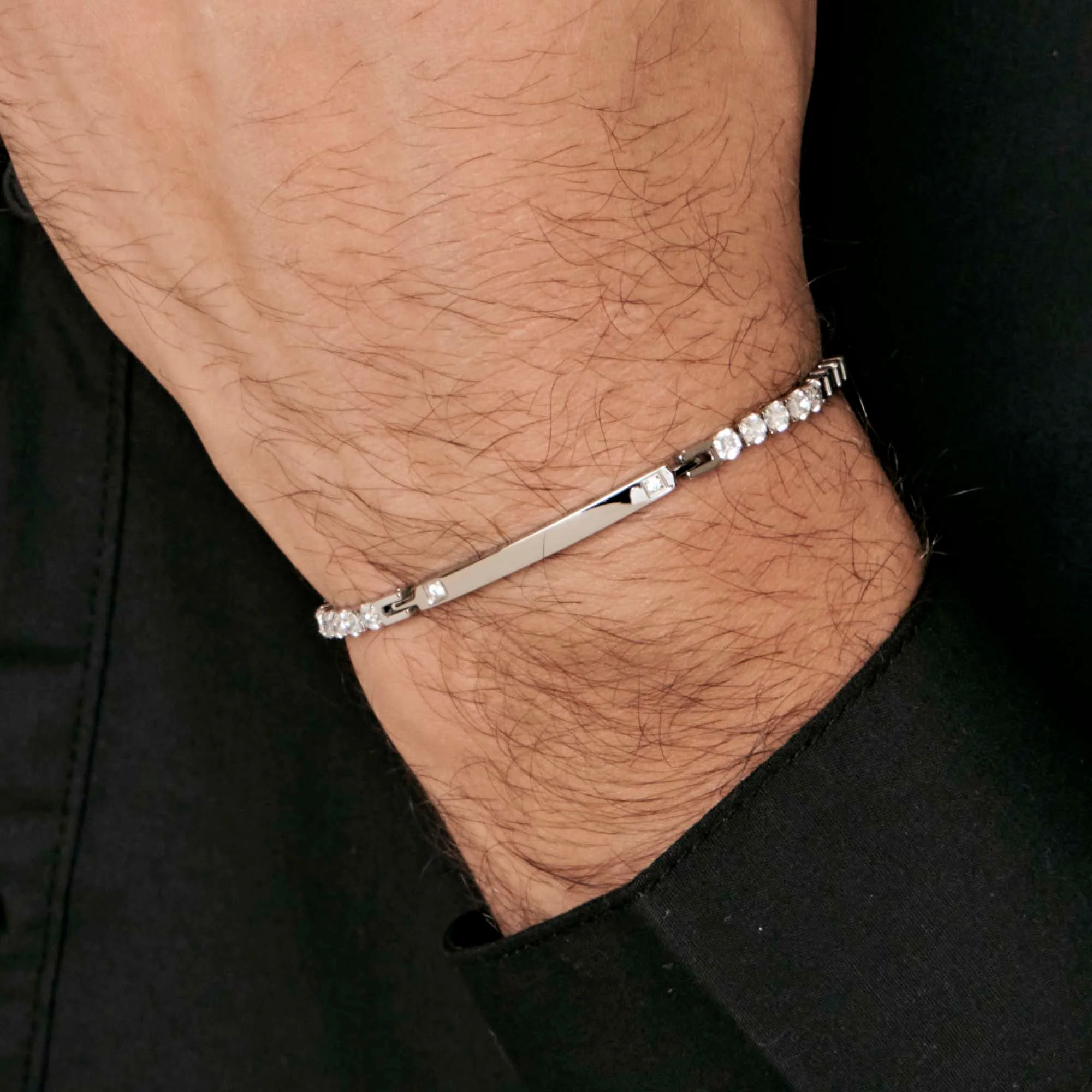 BRACCIALE UOMO IN ACCIAIO CON PIASTRA E CRISTALLI BIANCHI - Image 2