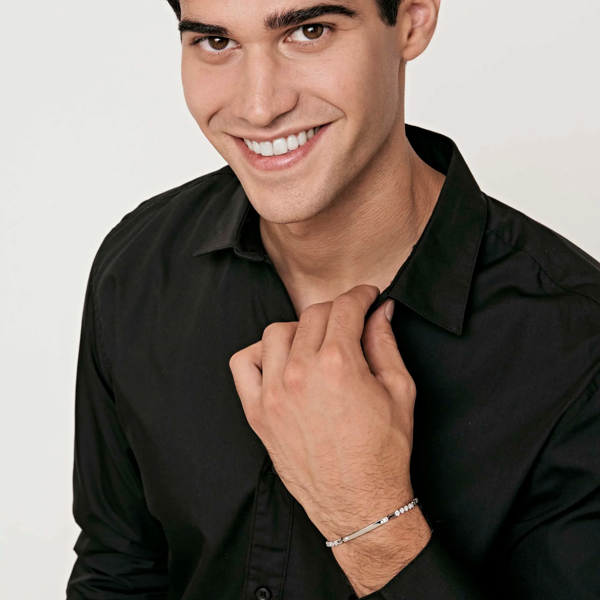 BRACCIALE UOMO IN ACCIAIO CON PIASTRA E CRISTALLI BIANCHI - Image 3