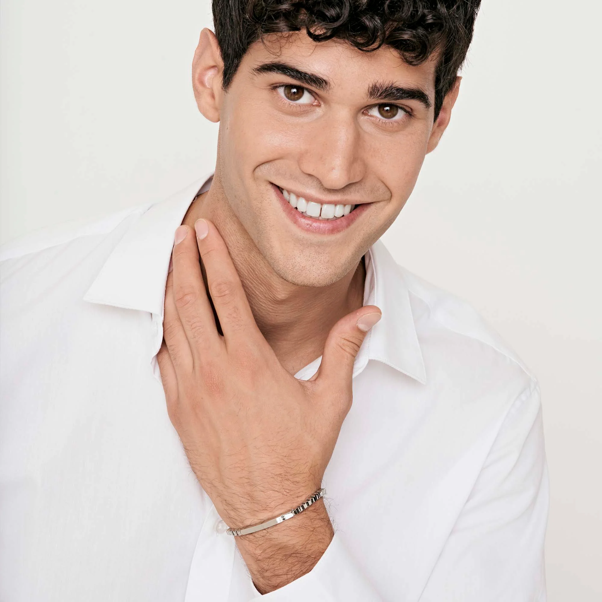BRACCIALE UOMO IN ACCIAIO CON PIASTRA E CRISTALLI NERI - Image 3