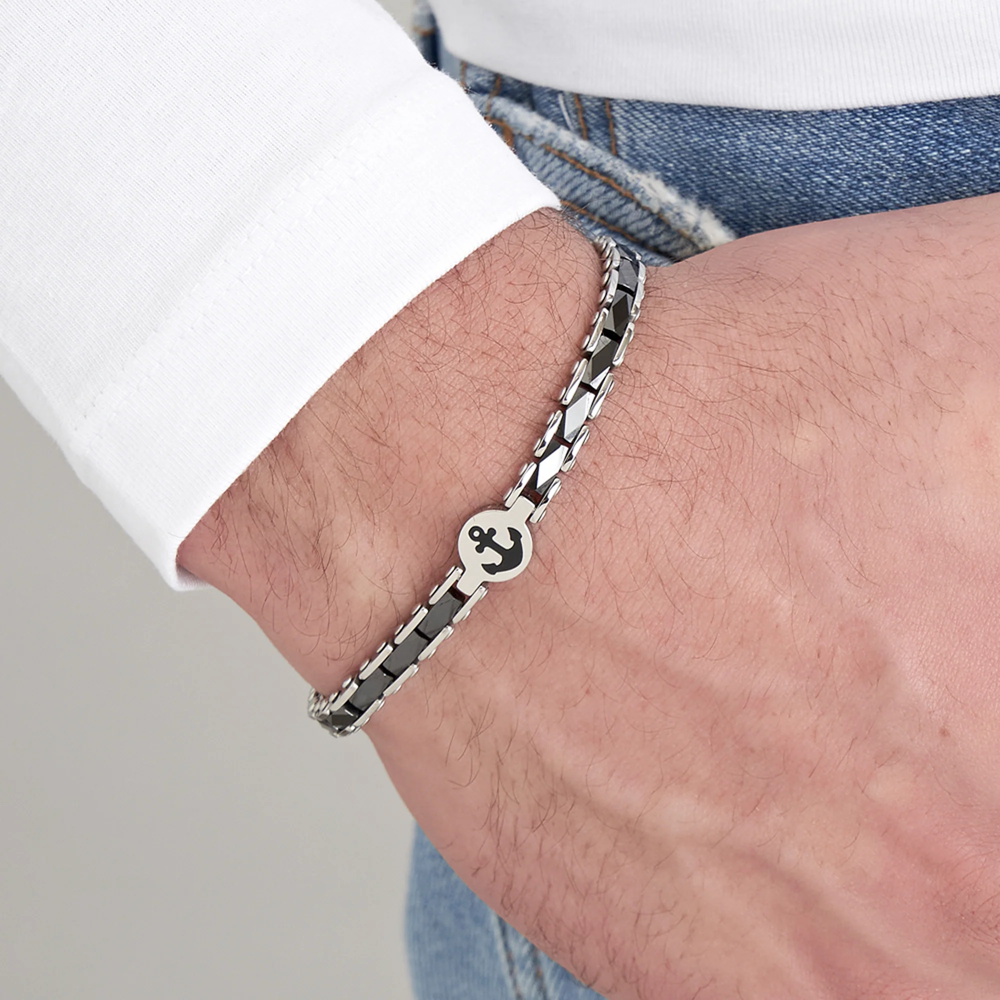 BRACCIALE UOMO IN ACCIAIO CON ANCORA ED ELEMENTI IN CERAMICA NERA - Image 2