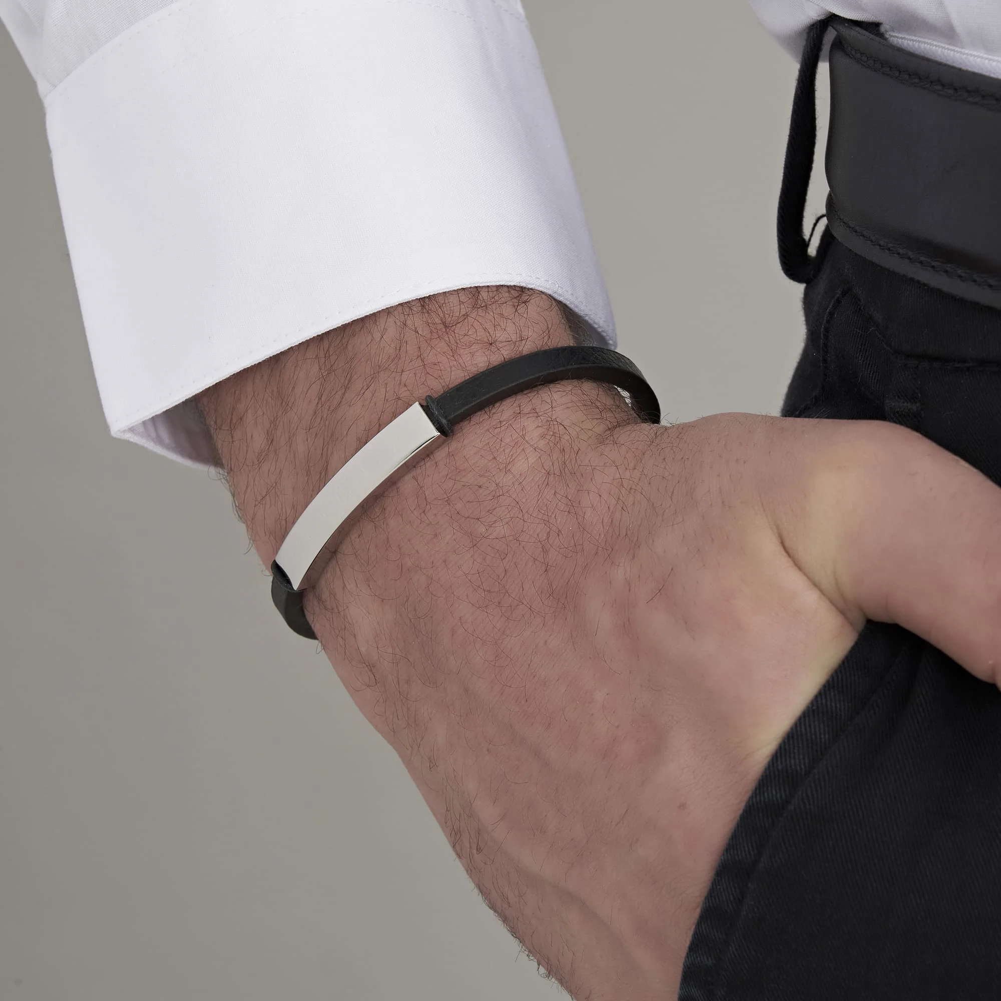 BRACCIALE UOMO IN CUOIO NERO CON PIASTRA IN ACCIAIO - Image 3