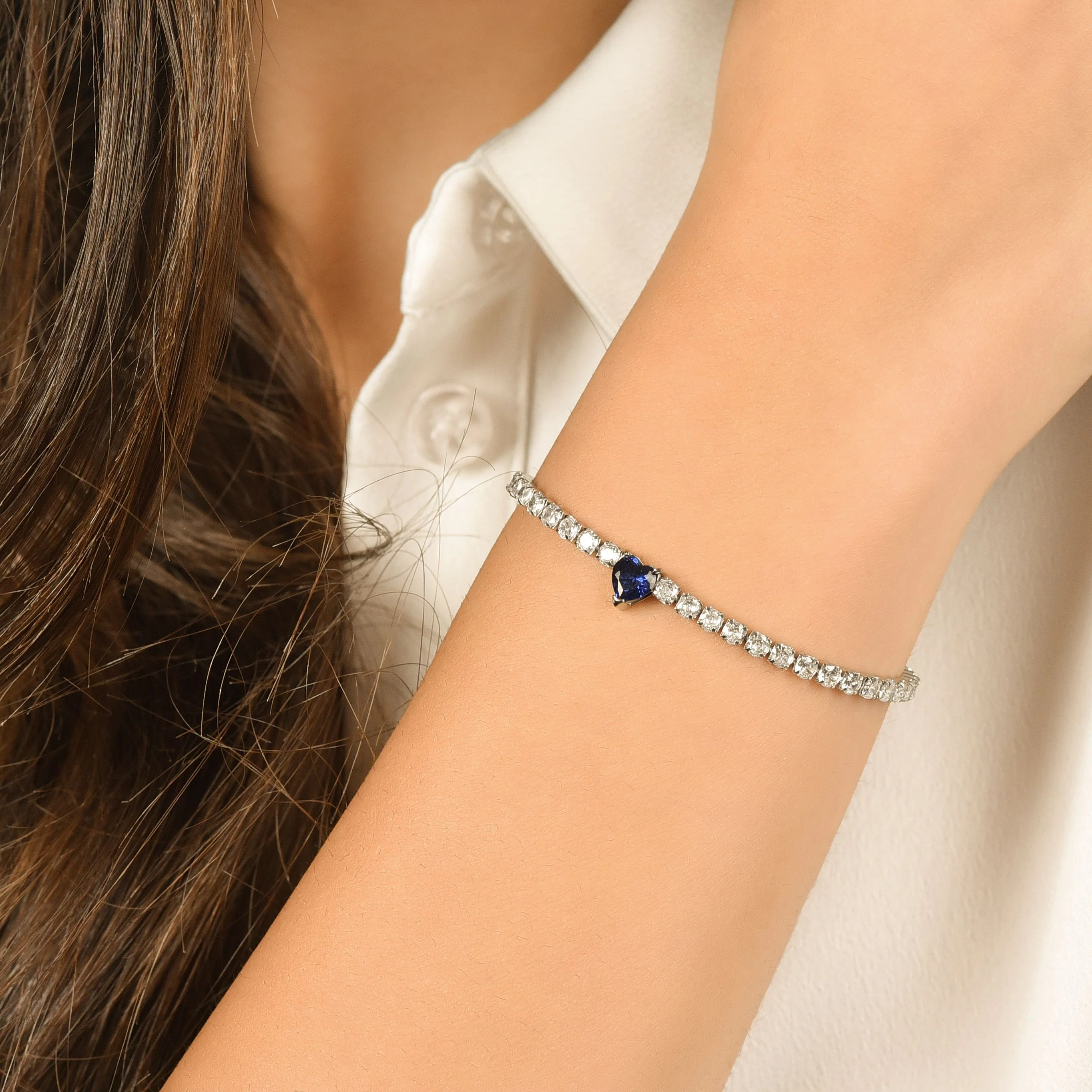 BRACCIALE TENNIS DONNA IN ACCIAIO CON CRISTALLI BIANCHI E CUORE CRISTALLO BLU - Image 2