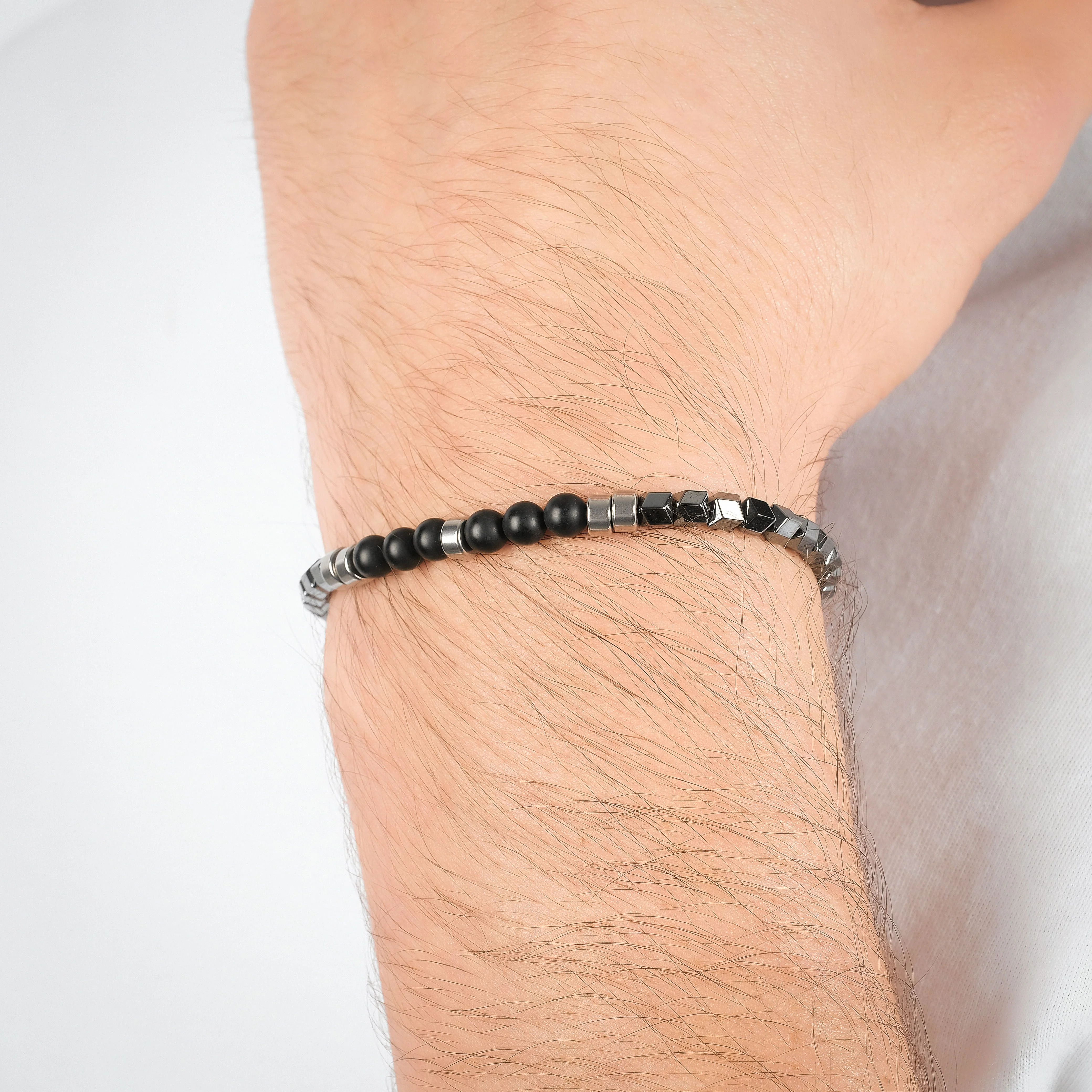 BRACCIALE UOMO IN ACCIAIO CON EMATITE IP GRIGIO E PIETRE NERE - Image 2