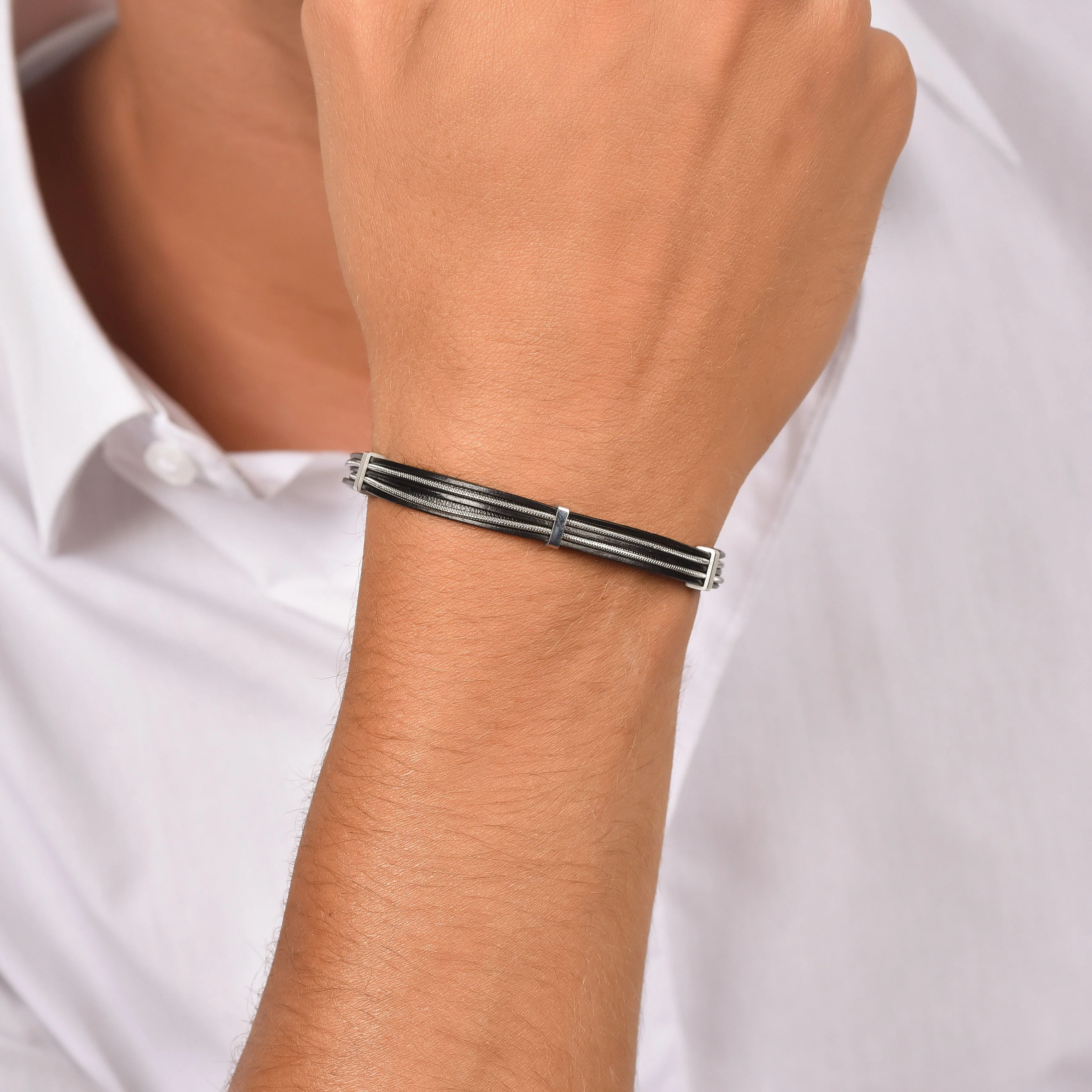 BRACCIALE UOMO IN CUOIO NERO CON ELEMENTI IN ACCIAIO - Image 2