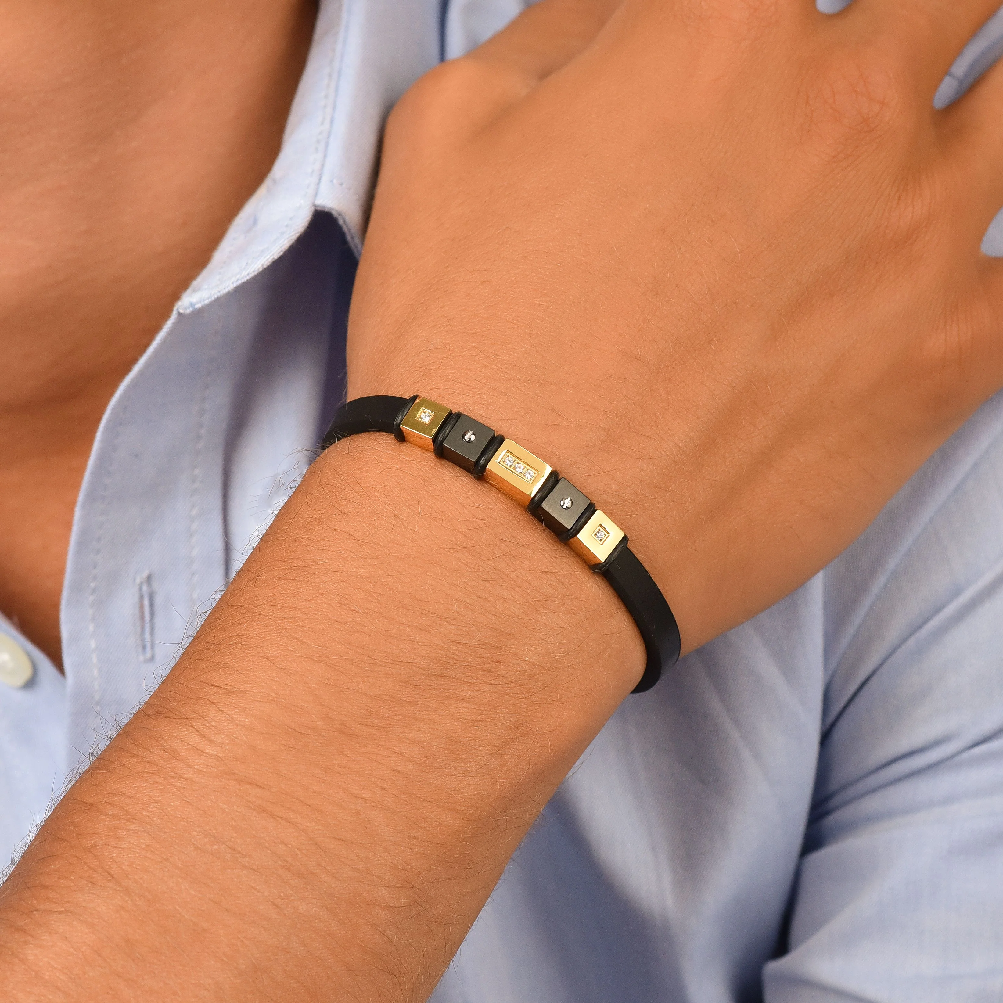 BRACCIALE UOMO IN SILICONE NERO CON ELEMENTI IN ACCIAIO IP GOLD ED IP NERO - Image 2
