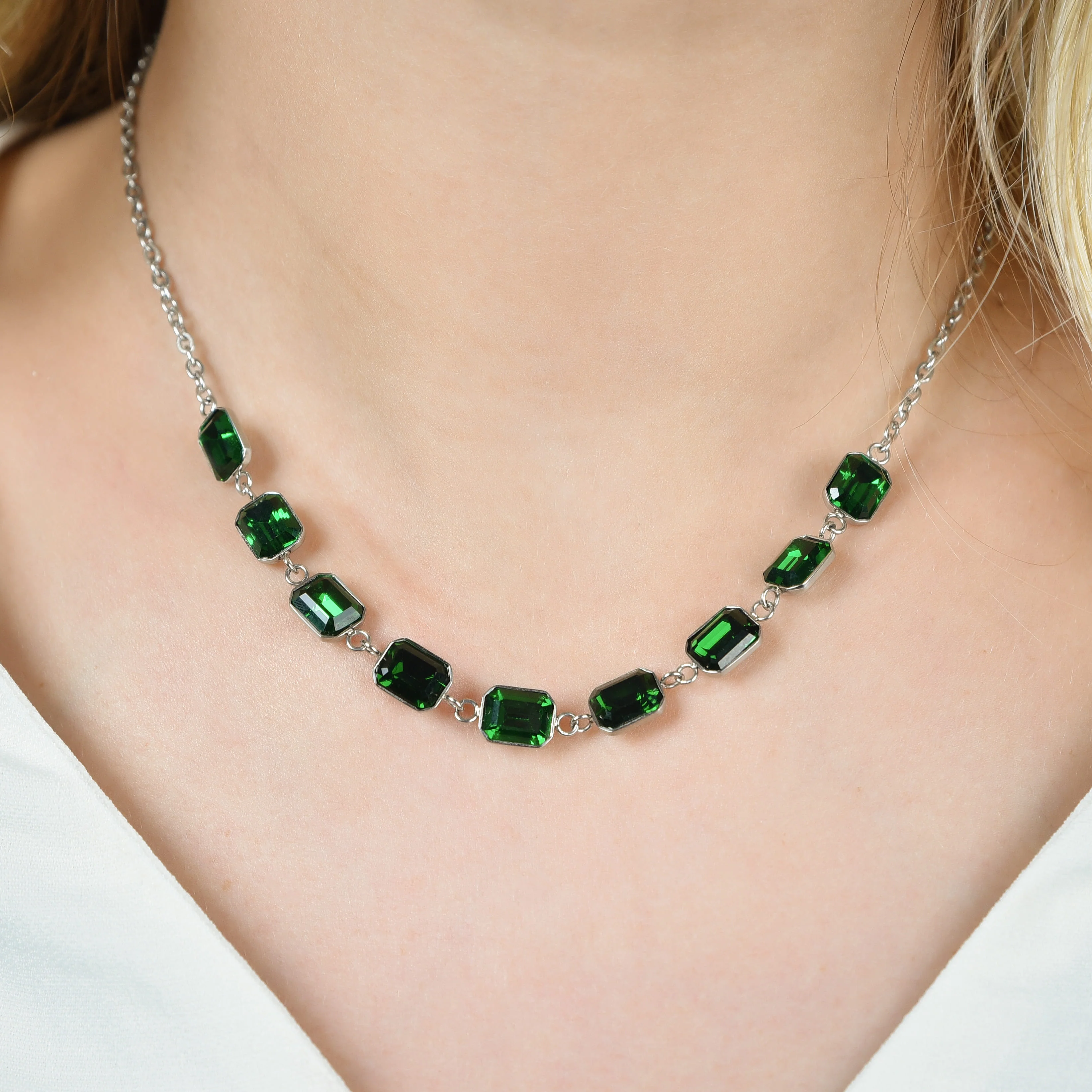 COLLANA DONNA IN ACCIAIO CON CRISTALLI VERDI - Image 2