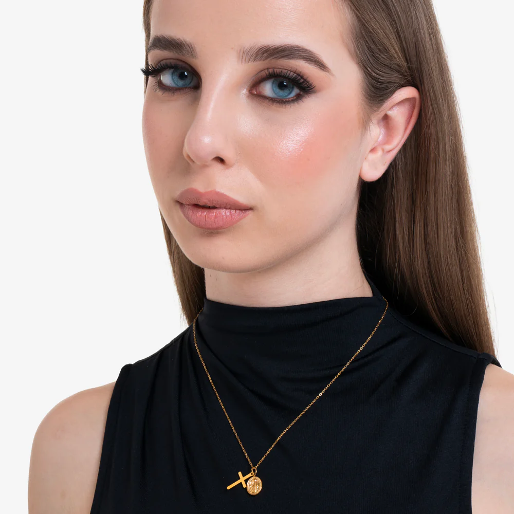 COLLANA DONNA IN ACCIAIO IP GOLD, MEDAGLIETTA CON MADONNINA MIRACOLOSA E CROCE - Image 3