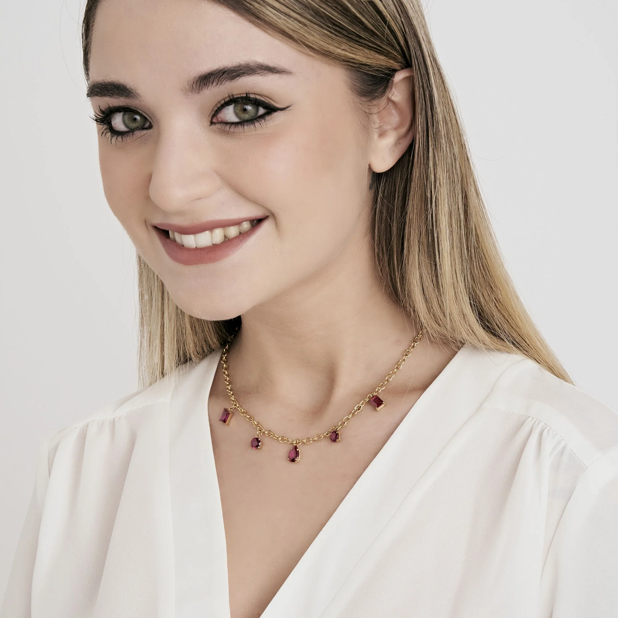 COLLANA DONNA IN ACCIAIO IP GOLD CON CRISTALLI FUCSIA PENDENTI - Image 3