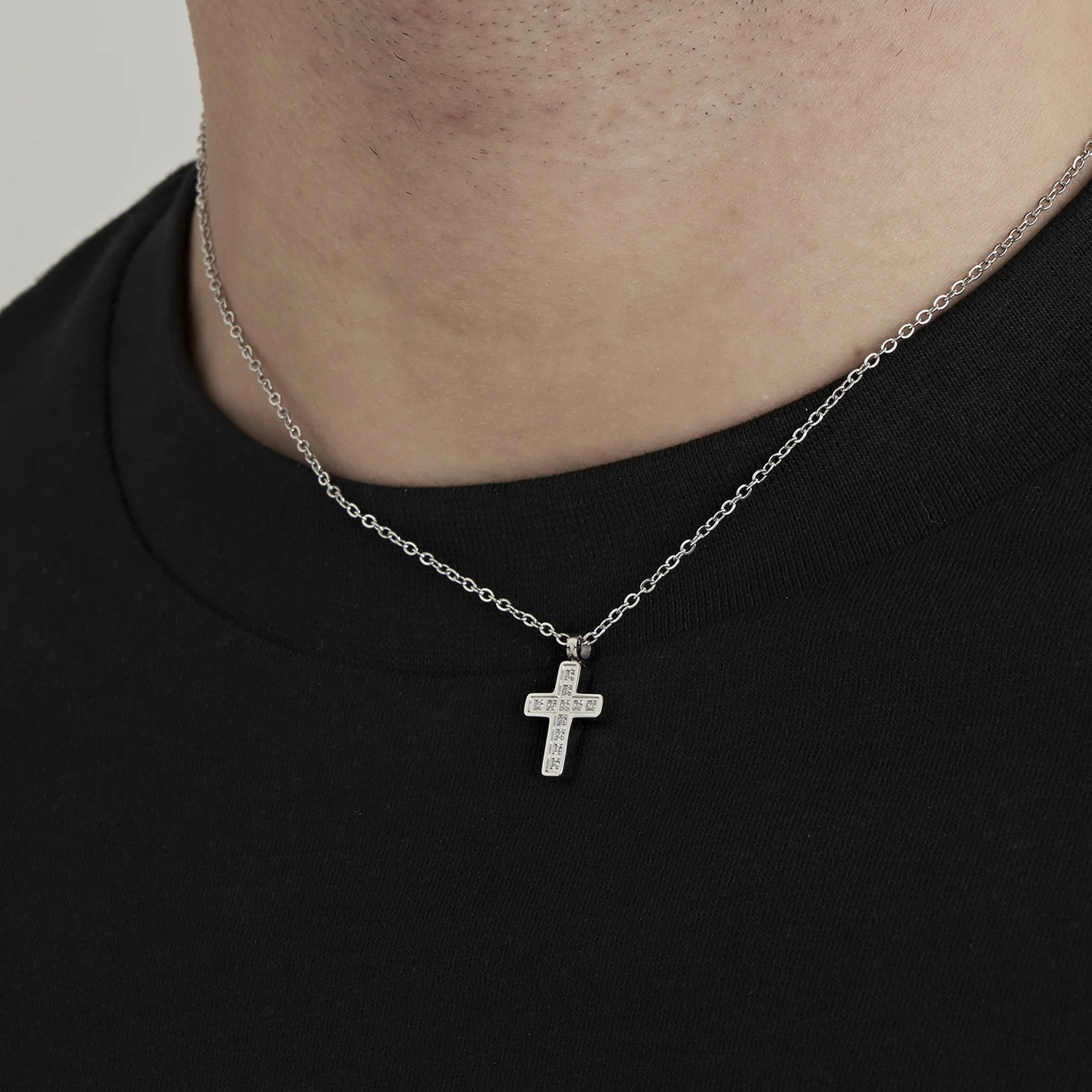 COLLANA UOMO IN ACCIAIO CON CROCE E CRISTALLI BIANCHI - Image 2