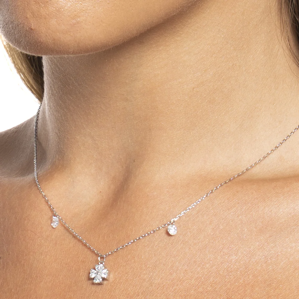 COLLANA IN ACCIAIO CON QUADRIFOGLIO E PETALI ZIRCONE BIANCO - Image 2