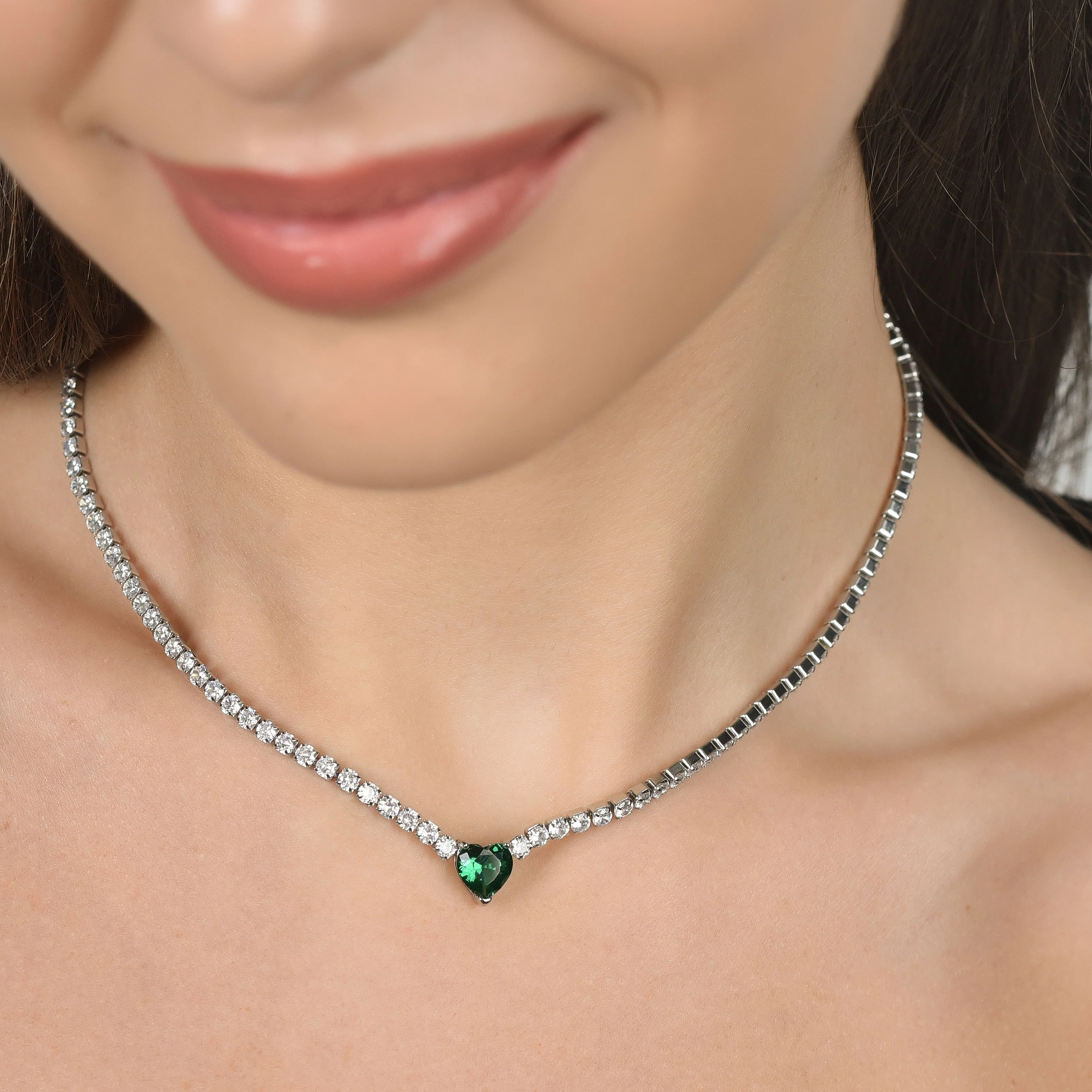 COLLANA TENNIS DONNA IN ACCIAIO CON CRISTALLI BIANCHI E CUORE CRISTALLO VERDE - Image 2