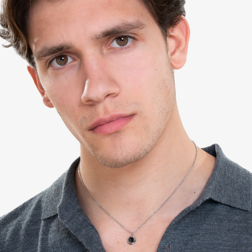COLLANA UOMO IN ACCIAIO CON PIASTRA CON SMALTO NERO - Image 3