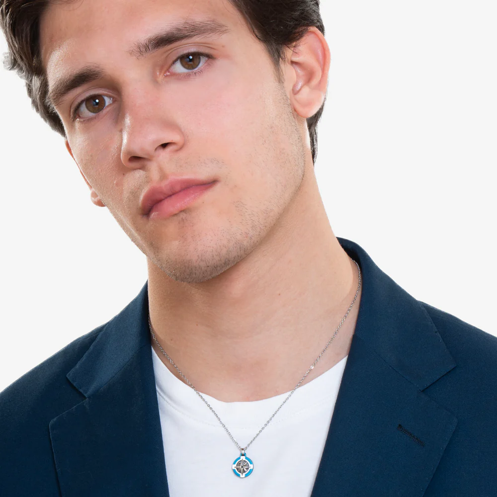 COLLANA UOMO IN ACCIAIO CON ROSA DEI VENTI E DETTAGLIO BLU - Image 3
