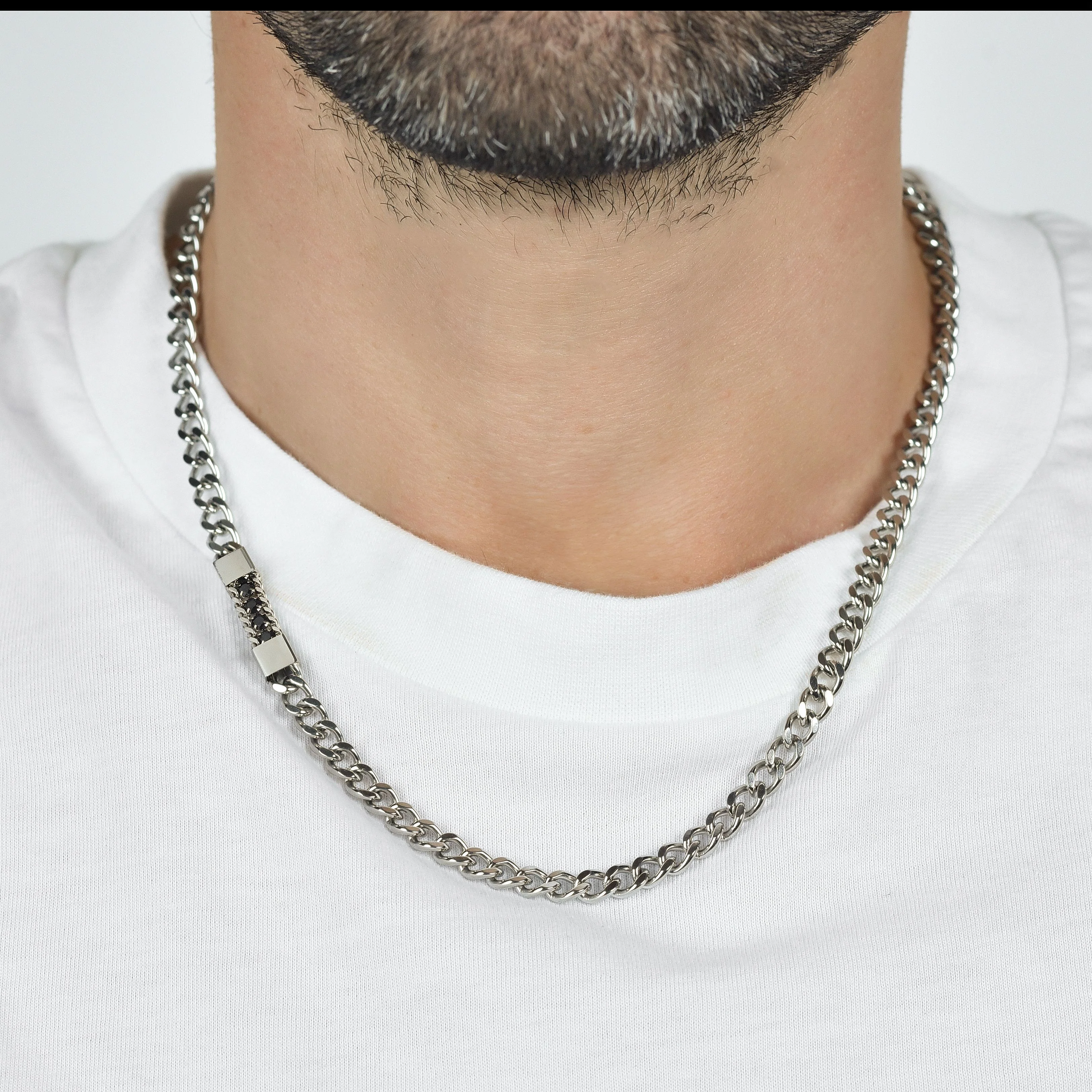 COLLANA UOMO IN ACCIAIO ELEMENTO CON CRISTALLI NERI - Image 2
