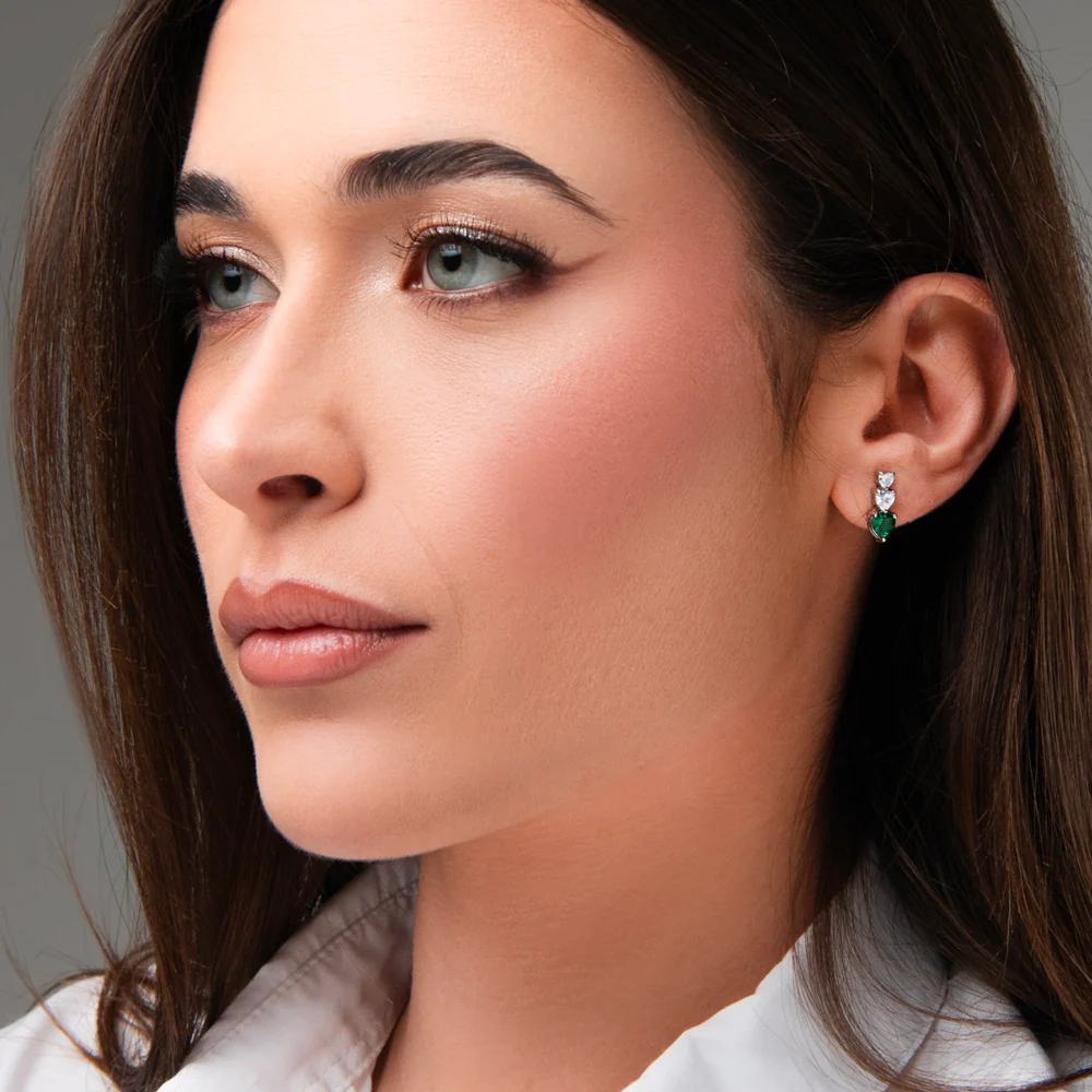 MONO ORECCHINO DONNA IN ACCIAIO CON CUORI CON ZIRCONI BIANCHI E VERDI - Image 3